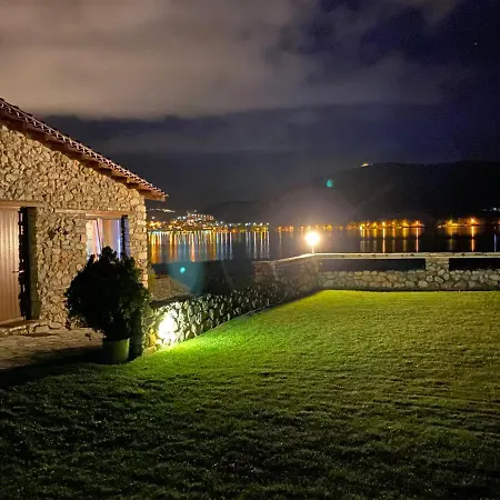 The Little Stone House By The Lake Kastoria Exterior photo